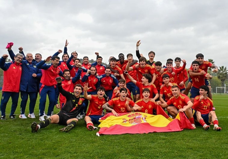 Antoñito e Izan Merino, convocados con España sub-19 para la preparación del Europeo